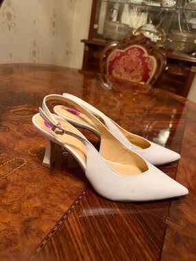 Jessica Simpson White Pointed-Toe Slingback Heels
